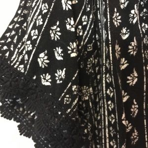 Cute soft top w/ cut out sleeves